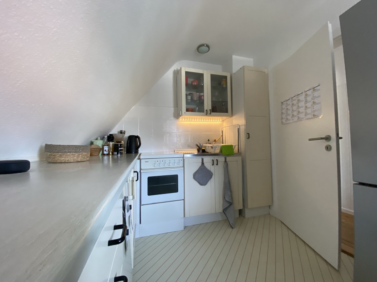 ** VERMIETET ** LANGENHAIN: NUR FÜR EINPERSONENHAUSHALT ! - Charmante 2-Zimmer Dachgeschosswohnung mit EBK und Duschbad +++