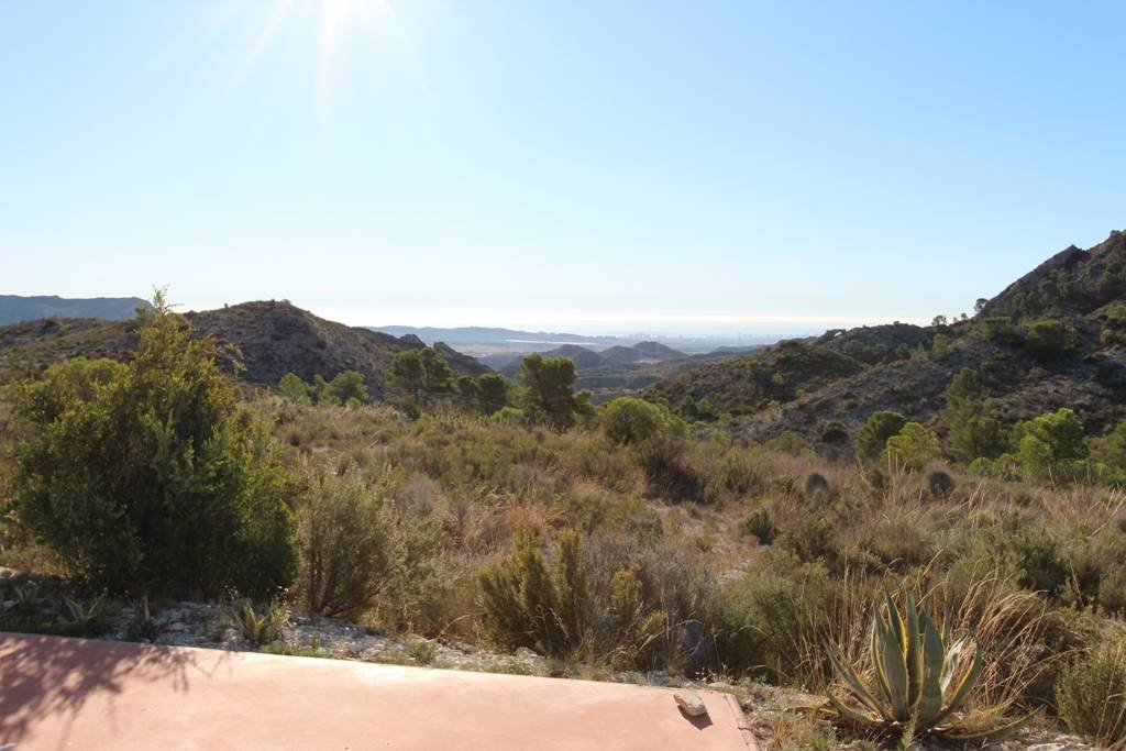 This villa is located in the beautiful natural environment of Jijona. The villa has a nice large plot of 25,000 m2.The beautiful nature that surrou...