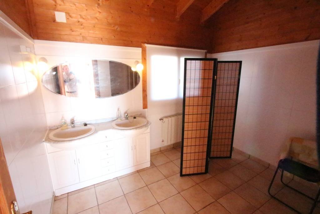 This villa is located in the beautiful natural environment of Jijona. The villa has a nice large plot of 25,000 m2.The beautiful nature that surrou...