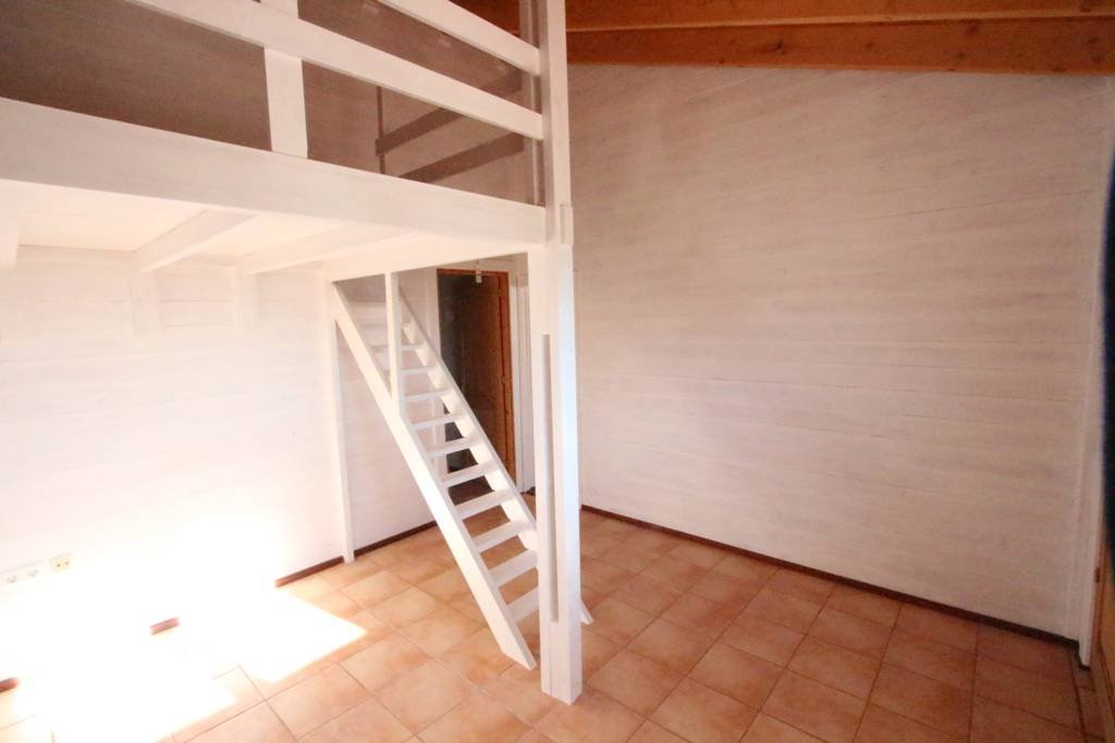 This villa is located in the beautiful natural environment of Jijona. The villa has a nice large plot of 25,000 m2.The beautiful nature that surrou...