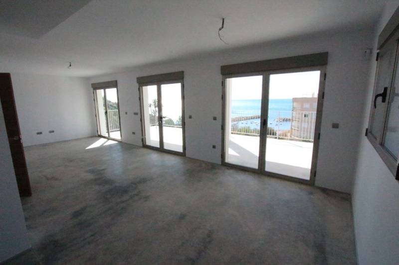 Spacious brand new villa with fantastic sea views, 4 bedrooms, 4 bathrooms, pool, terrace, private elevator and air conditioning.This villa convinc...
