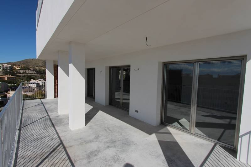 Spacious brand new villa with fantastic sea views, 4 bedrooms, 4 bathrooms, pool, terrace, private elevator and air conditioning.This villa convinc...