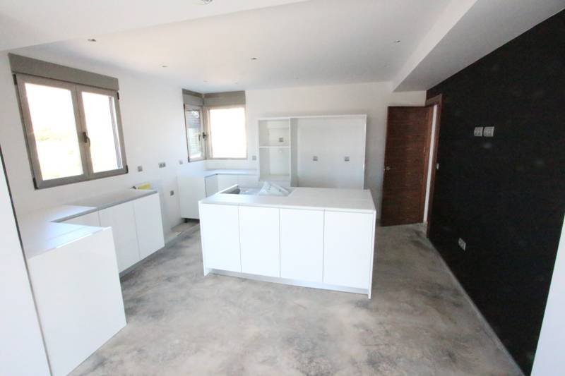 Spacious brand new villa with fantastic sea views, 4 bedrooms, 4 bathrooms, pool, terrace, private elevator and air conditioning.This villa convinc...