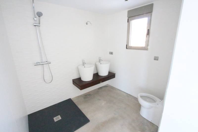 Spacious brand new villa with fantastic sea views, 4 bedrooms, 4 bathrooms, pool, terrace, private elevator and air conditioning.This villa convinc...