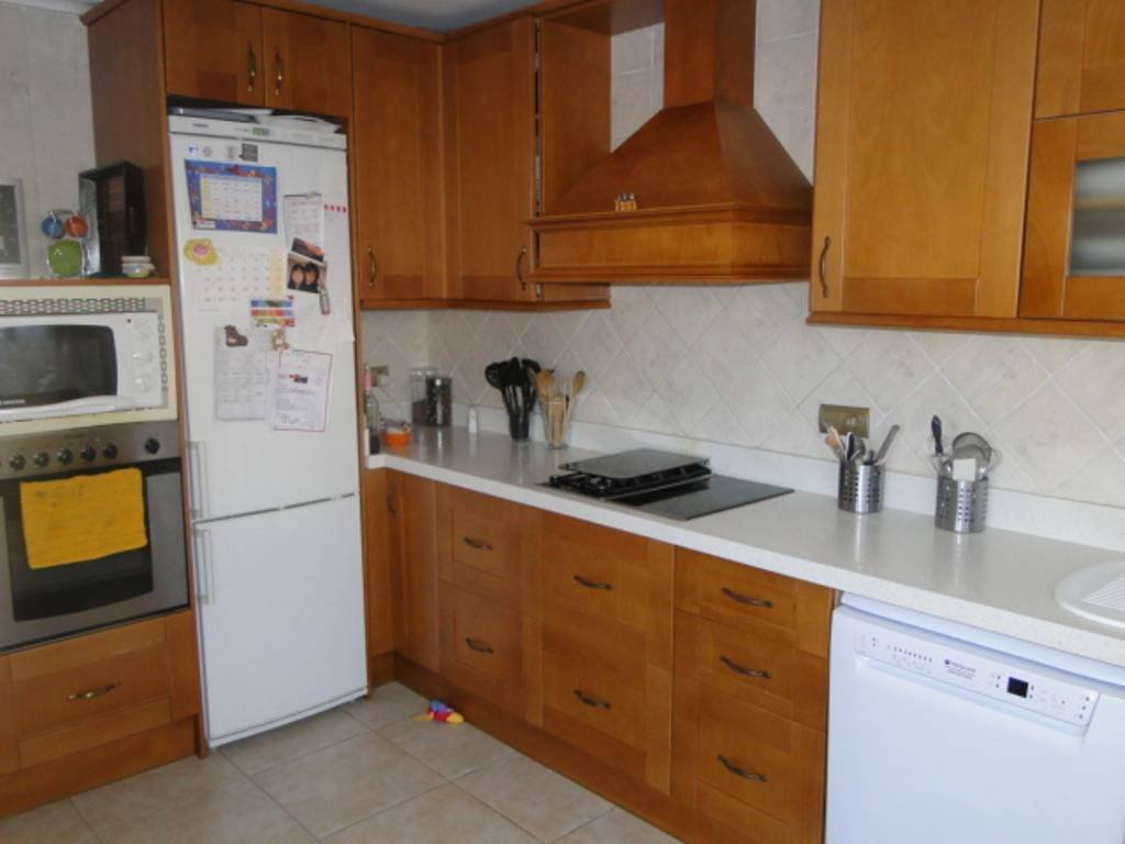 This beautiful villa is located in a recent residential area a short distance from the charming town of Aguas de Busot (Aigües) with all amenities....