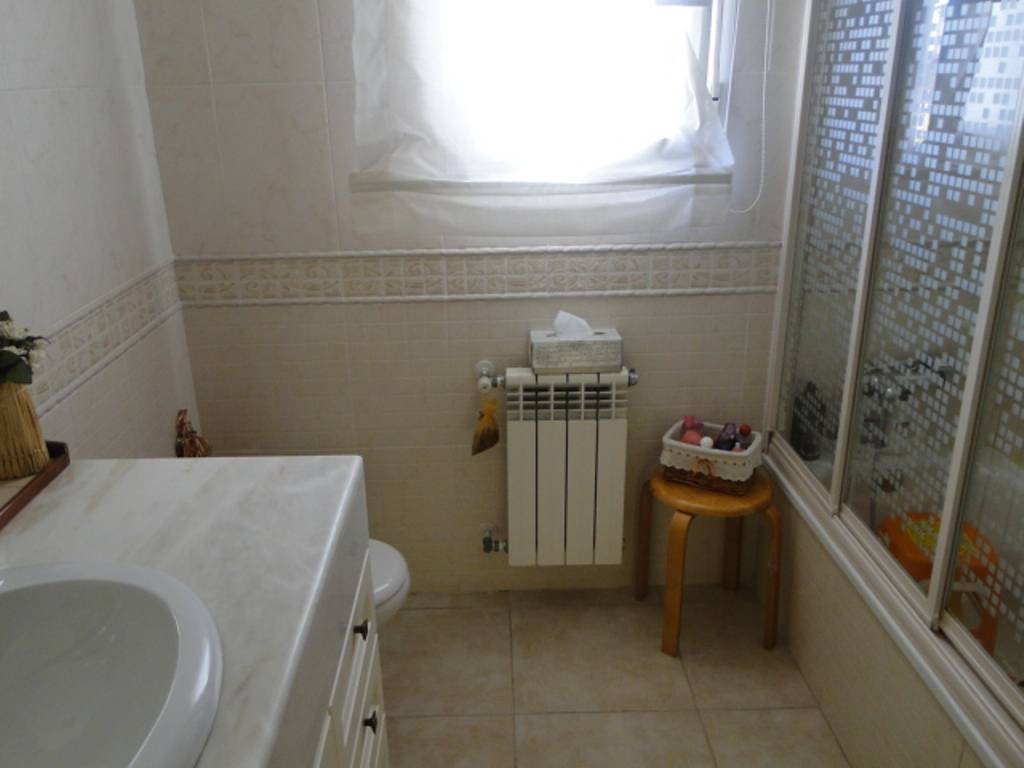 This beautiful villa is located in a recent residential area a short distance from the charming town of Aguas de Busot (Aigües) with all amenities....