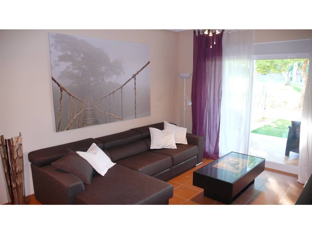 House in Bonalba Illeta Golf with 150 m2 built, spread over 2 floors, on the ground floor with 77m2 we find the living room next to the kitchen, a ...