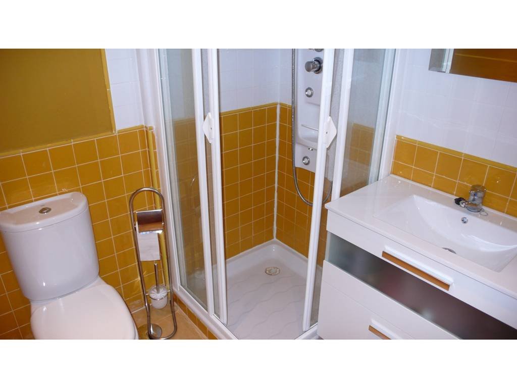 House in Bonalba Illeta Golf with 150 m2 built, spread over 2 floors, on the ground floor with 77m2 we find the living room next to the kitchen, a ...