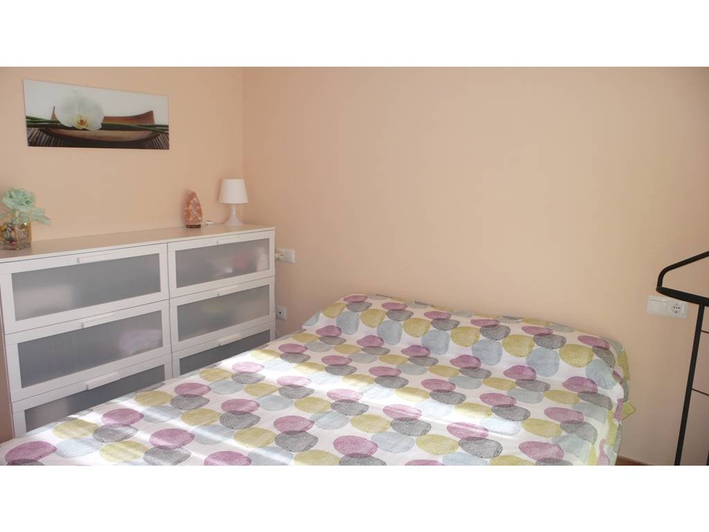 House in Bonalba Illeta Golf with 150 m2 built, spread over 2 floors, on the ground floor with 77m2 we find the living room next to the kitchen, a ...