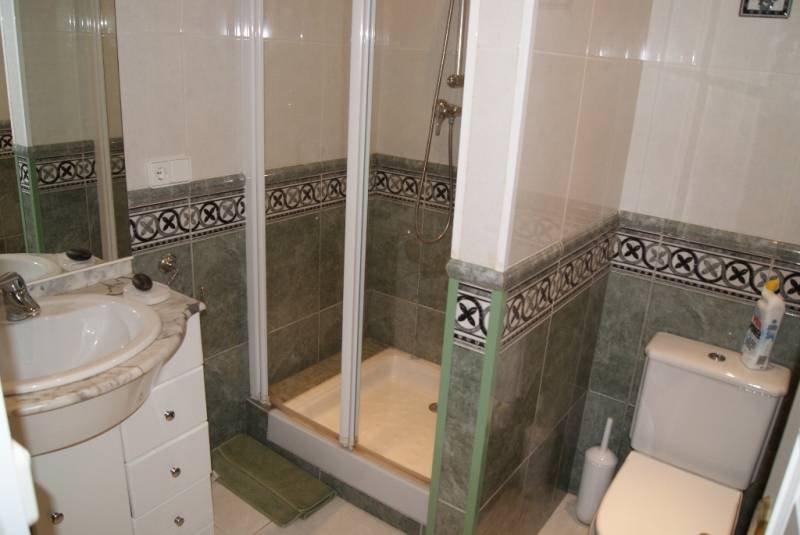 Detached villa on one floor, located on the second line of the sea with a private 8x4m pool.Built in 1989, it is in very good condition, it has 4 b...