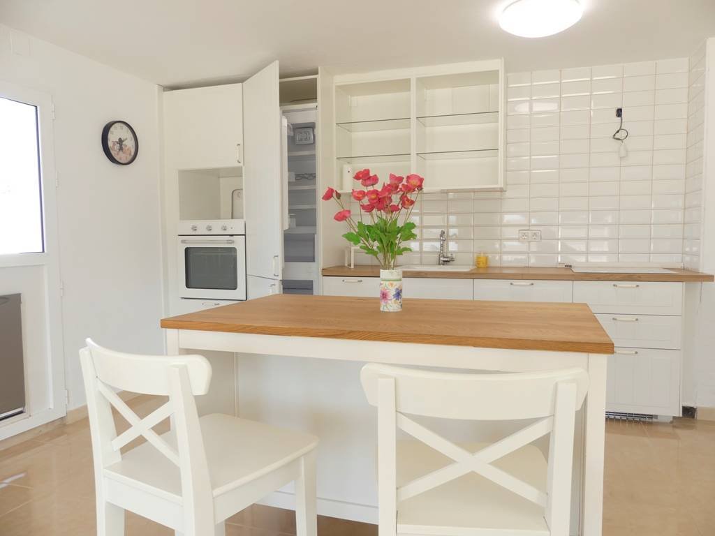 Viel Platz zum Leben & Genießen – Villa mit 9 Schlafzimmern, 4 Terrassen & 3 Garagen