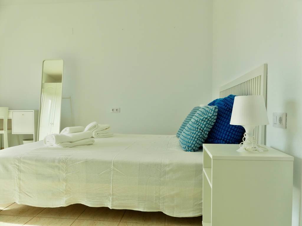 Viel Platz zum Leben & Genießen – Villa mit 9 Schlafzimmern, 4 Terrassen & 3 Garagen