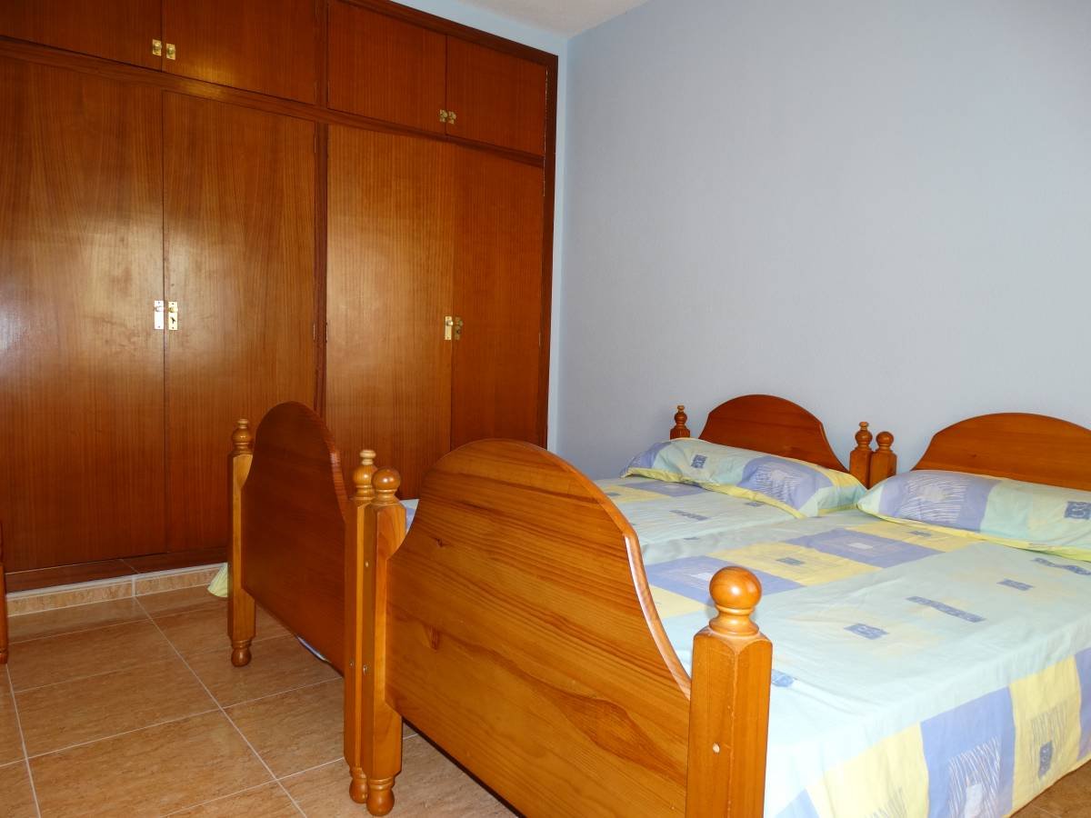 Impressive independent property in Aigües de Busot with 3000 m2 of rustic plot, 431m2 of housing, built in 1984.The distribution is 6 bedrooms and ...