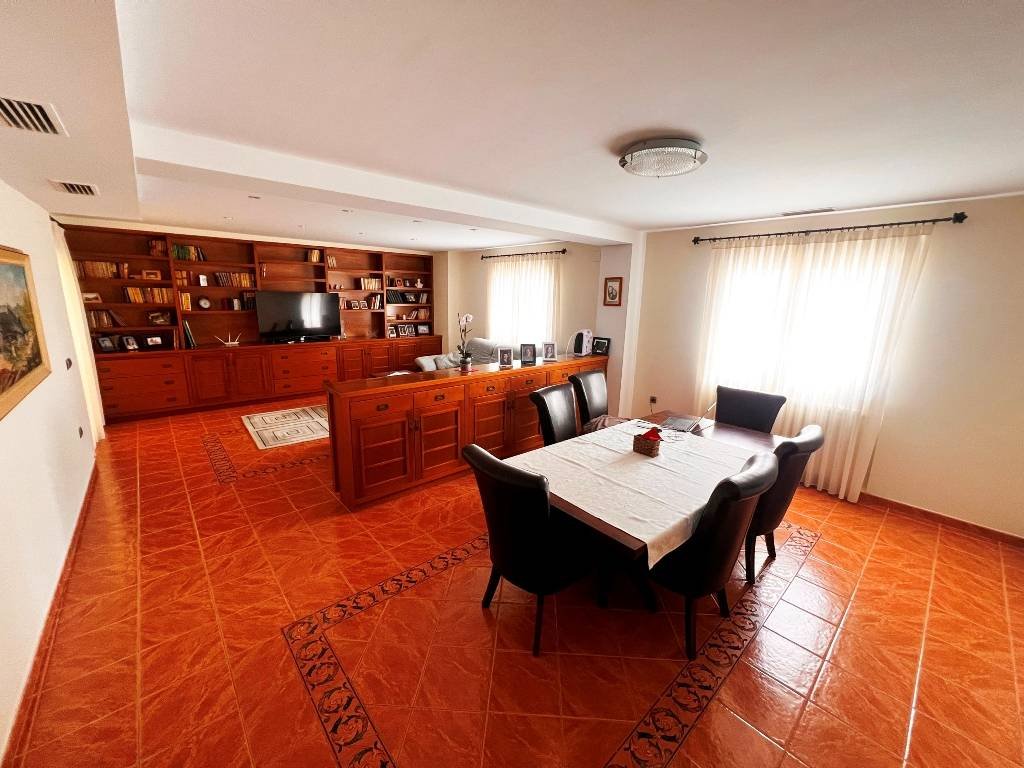 Villa of 424 m2 on a 640 m2 plot, located in a very quiet residential area just 200 m to the village of Jijona. It takes only 5 minutes to get to t...