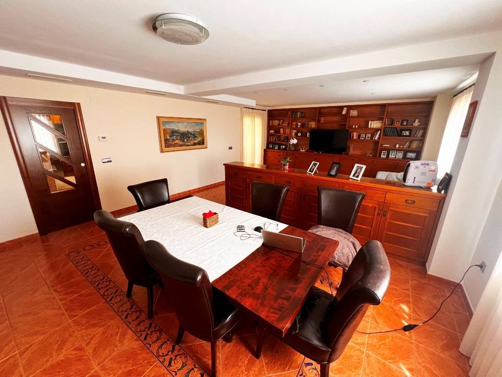 Villa of 424 m2 on a 640 m2 plot, located in a very quiet residential area just 200 m to the village of Jijona. It takes only 5 minutes to get to t...