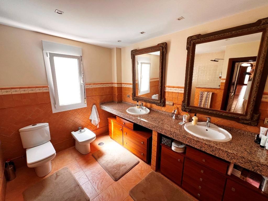 Villa of 424 m2 on a 640 m2 plot, located in a very quiet residential area just 200 m to the village of Jijona. It takes only 5 minutes to get to t...