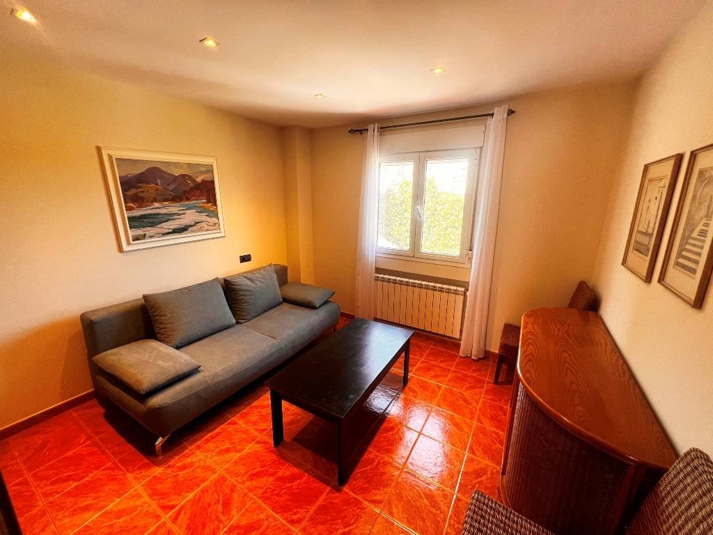 Villa of 424 m2 on a 640 m2 plot, located in a very quiet residential area just 200 m to the village of Jijona. It takes only 5 minutes to get to t...