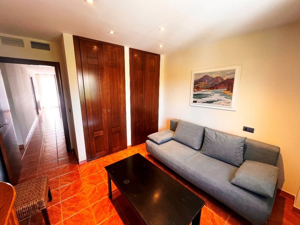 Villa of 424 m2 on a 640 m2 plot, located in a very quiet residential area just 200 m to the village of Jijona. It takes only 5 minutes to get to t...