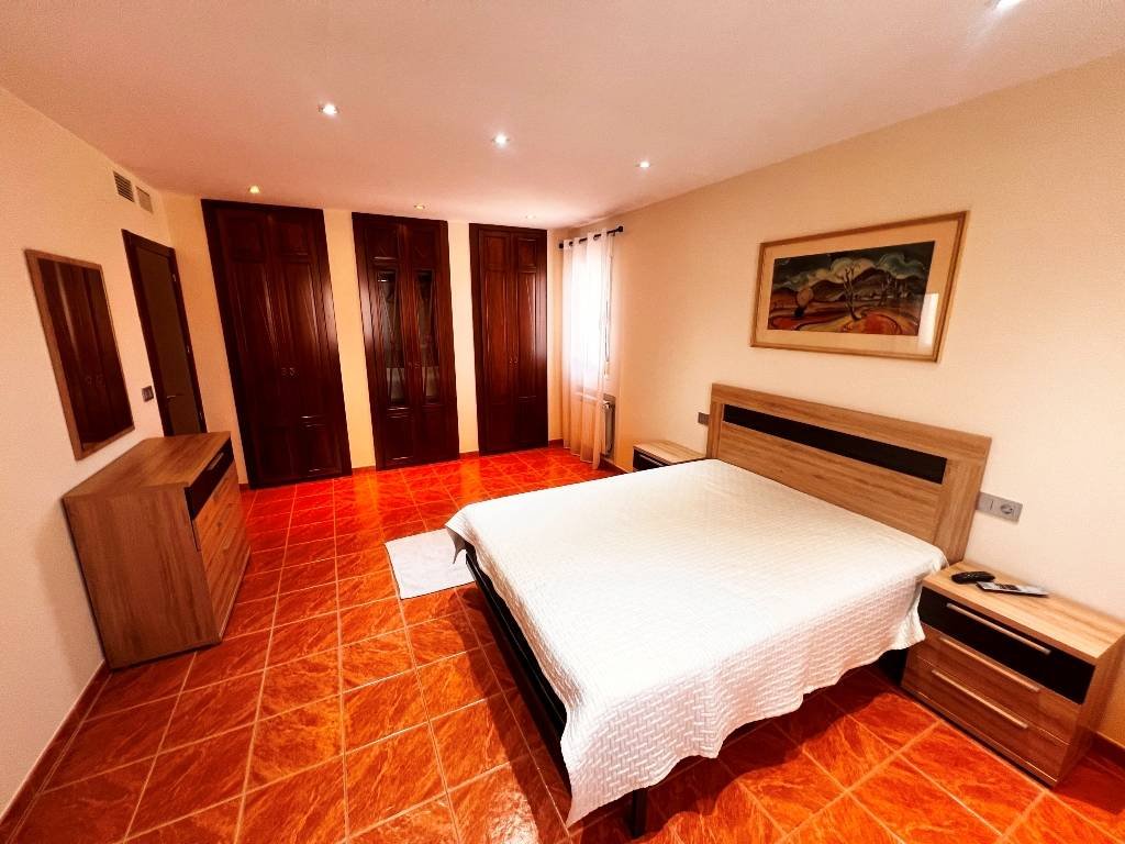 Villa of 424 m2 on a 640 m2 plot, located in a very quiet residential area just 200 m to the village of Jijona. It takes only 5 minutes to get to t...