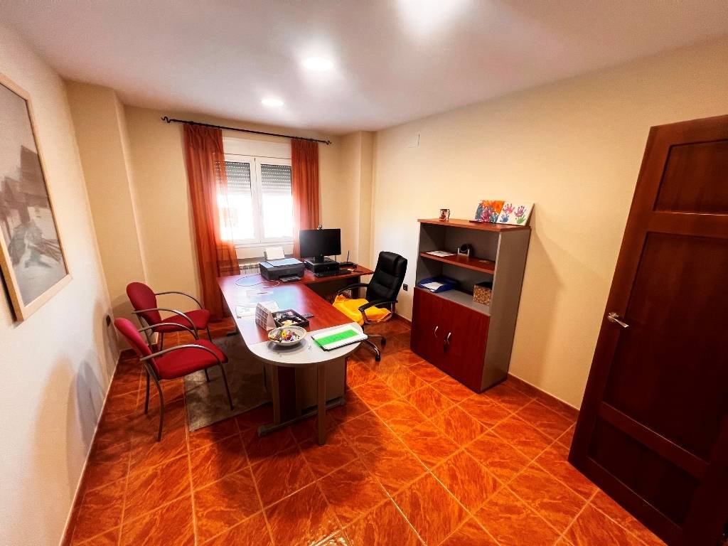 Villa of 424 m2 on a 640 m2 plot, located in a very quiet residential area just 200 m to the village of Jijona. It takes only 5 minutes to get to t...