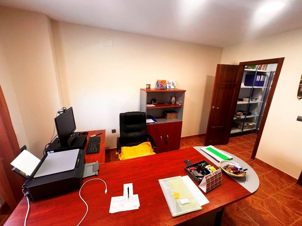 Villa of 424 m2 on a 640 m2 plot, located in a very quiet residential area just 200 m to the village of Jijona. It takes only 5 minutes to get to t...