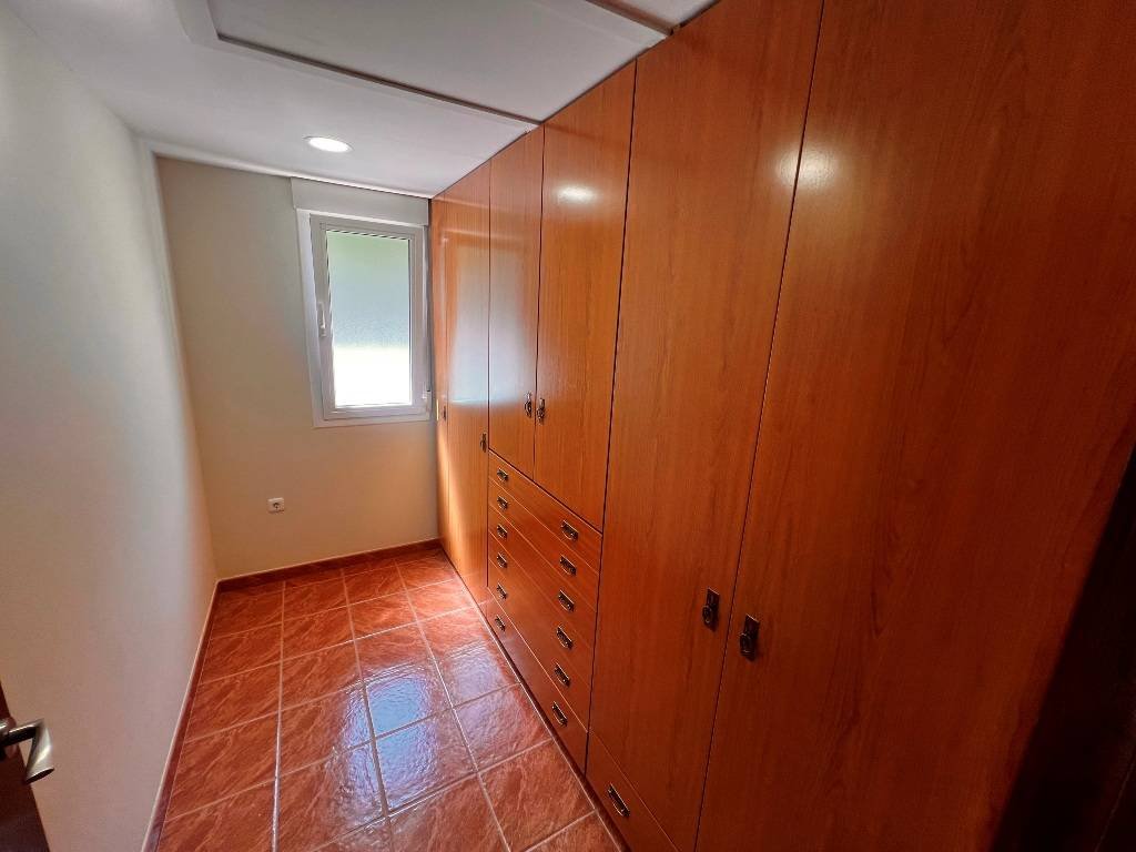 Villa of 424 m2 on a 640 m2 plot, located in a very quiet residential area just 200 m to the village of Jijona. It takes only 5 minutes to get to t...