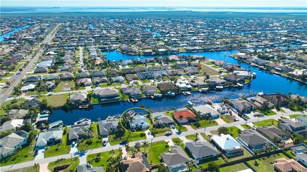 Möblierte Traumvilla mit Golfzugang, Pool & Bootsdeck – sofort bezugsbereit!