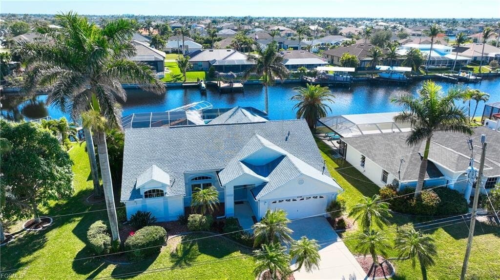 Möblierte Traumvilla mit Golfzugang, Pool & Bootsdeck – sofort bezugsbereit!