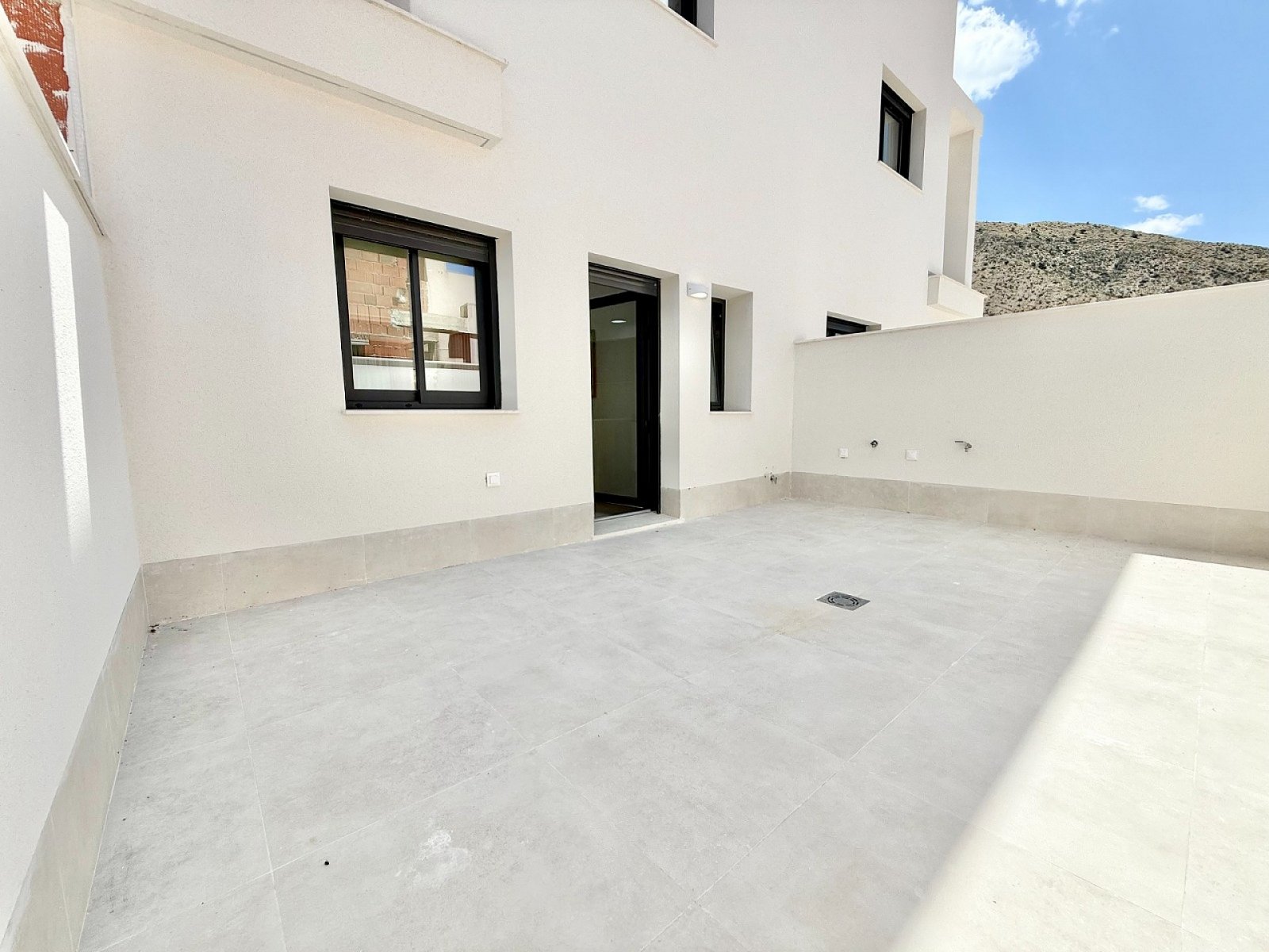 <p>Terraced villa provided with 2 Bedrooms and 2 Bathrooms, communal swimming pool and parking space on own plot. </p>