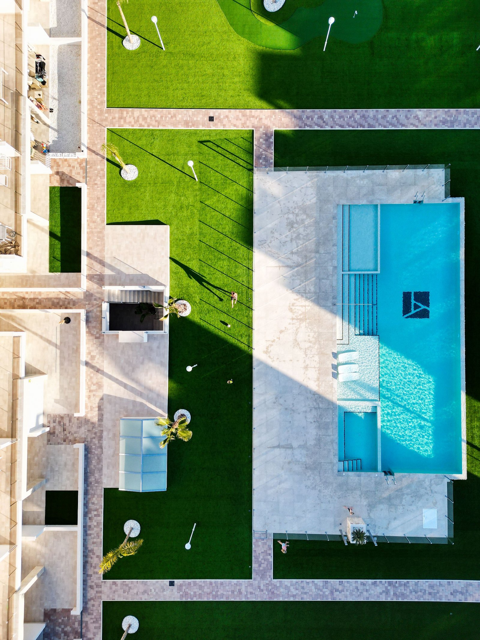 <p>Apartment with terrace provided with 2 Bedrooms and 2 Bathrooms, communal swimming pool and underground parking space. </p><p>The project includ...