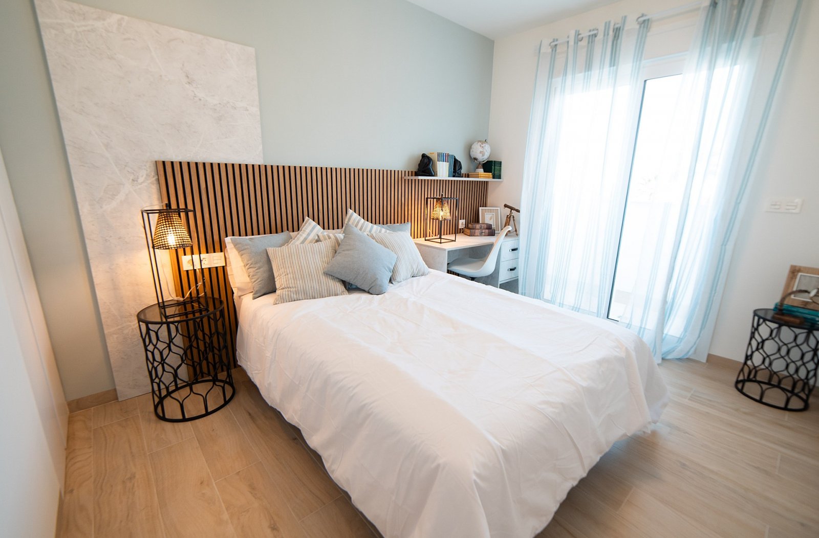 <p>Apartment with terrace provided with 2 Bedrooms and 2 Bathrooms, communal swimming pool and underground parking space. </p><p>The project includ...