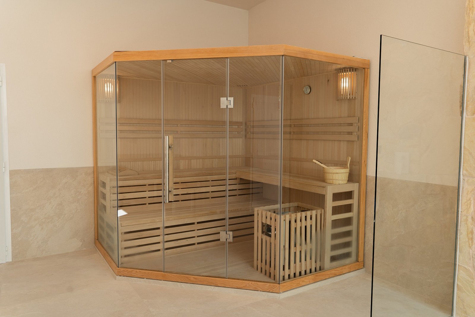 <p>Apartment with terrace provided with 2 Bedrooms and 2 Bathrooms, communal swimming pool and underground parking space. </p><p>The project includ...