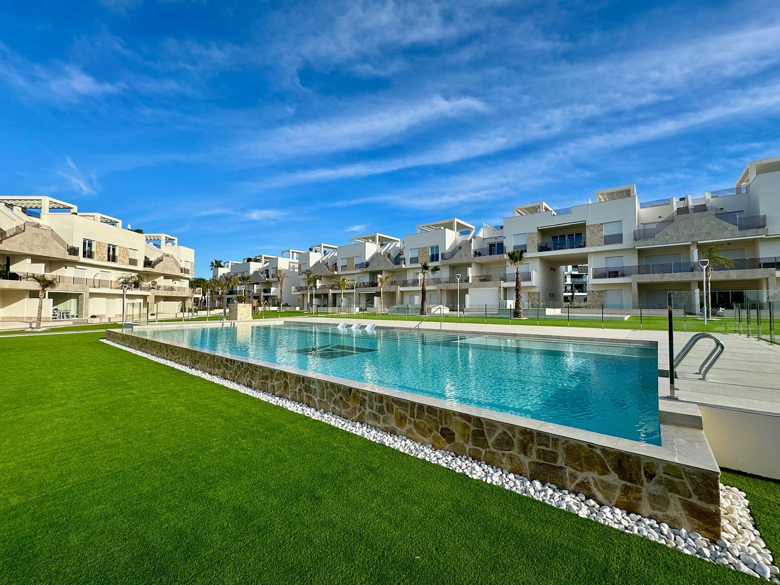 <p>Apartment with terrace provided with 2 Bedrooms and 2 Bathrooms, communal swimming pool and underground parking space. </p><p>The project includ...