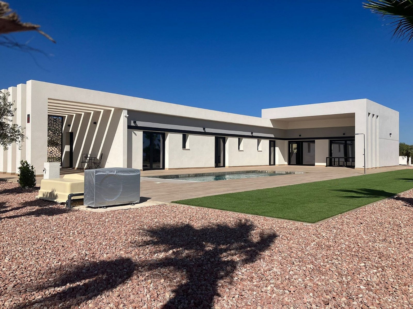 <p>Villa provided with 3 Bedrooms and 2 Bathrooms, private swimming pool and parking space on own plot. </p><p>Villa Bon Sol is a Luxury Three Bedr...