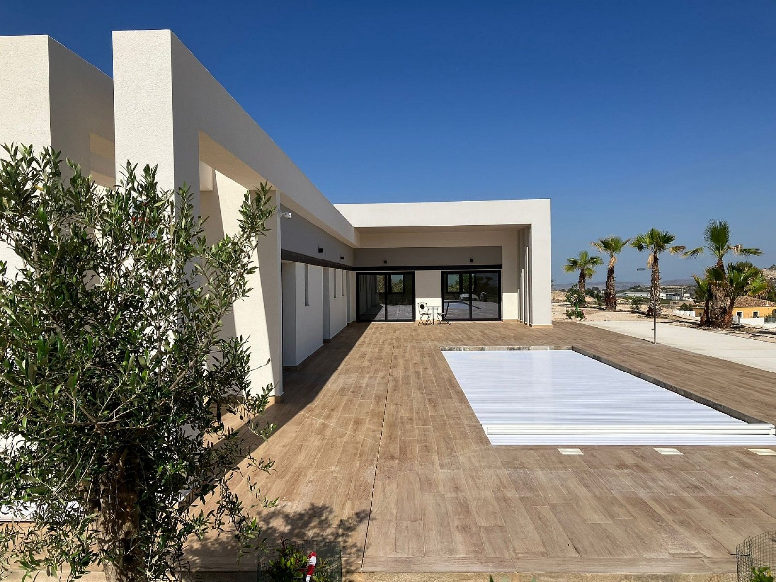 <p>Villa provided with 3 Bedrooms and 2 Bathrooms, private swimming pool and parking space on own plot. </p><p>Villa Bon Sol is a Luxury Three Bedr...