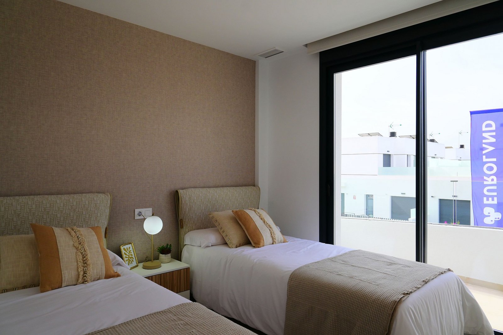 <p>Villa with basement provided with 3 Bedrooms and 3 Bathrooms, private swimming pool and parking space on own plot. </p>