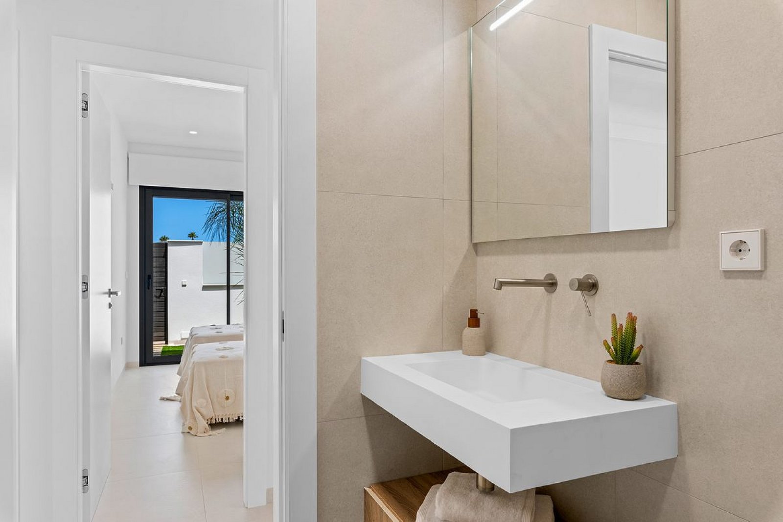 <p>Villa provided with 3 Bedrooms and 2 Bathrooms, private swimming pool and parking space on own plot. </p>