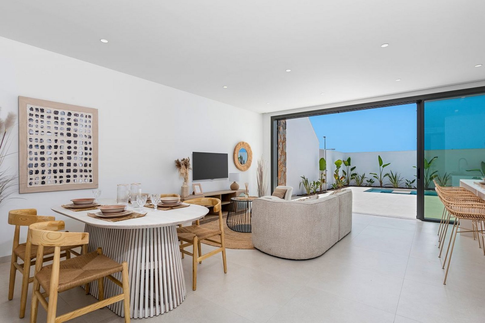 <p>Villa provided with 3 Bedrooms and 2 Bathrooms, private swimming pool and parking space on own plot. </p>