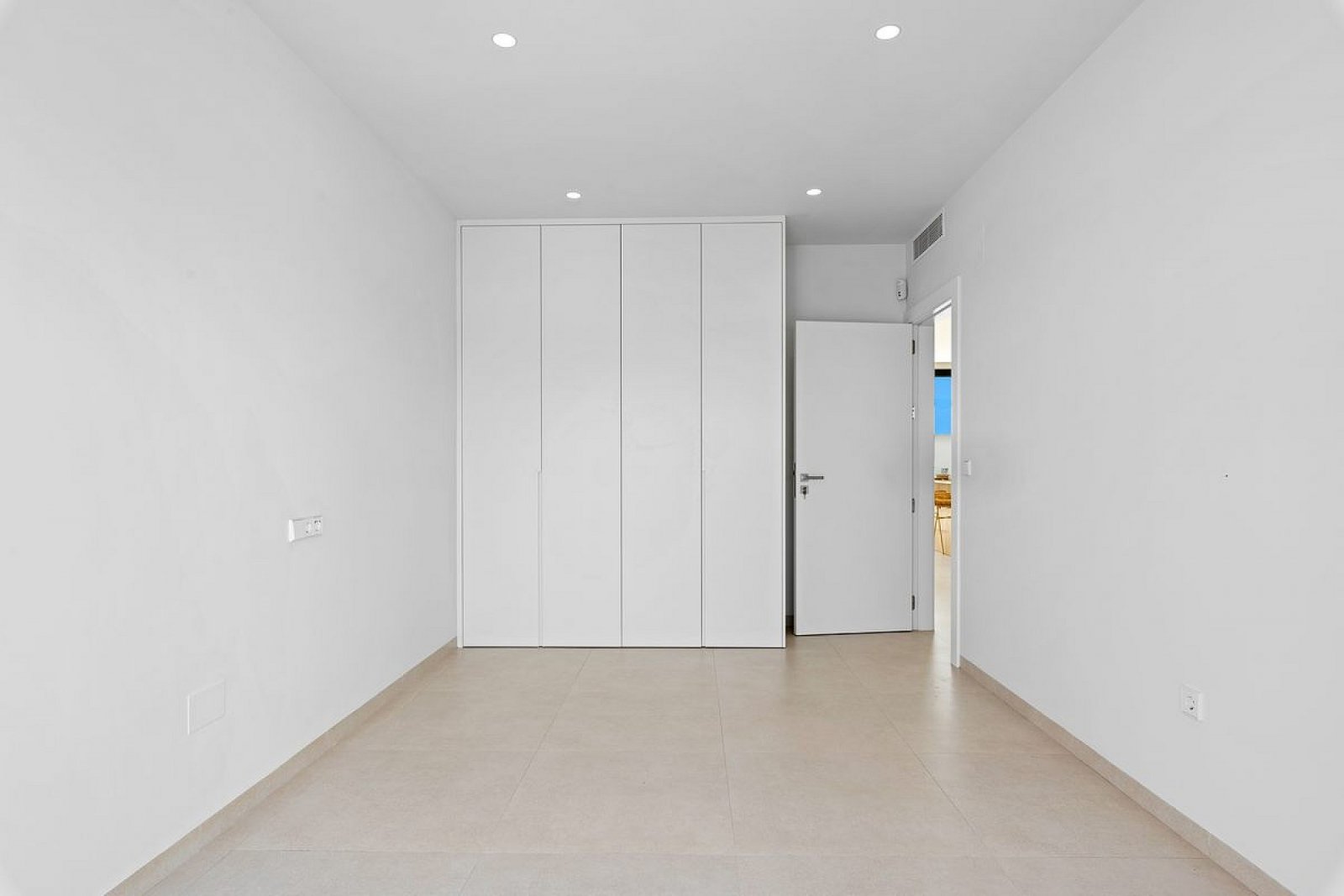 <p>Villa provided with 3 Bedrooms and 2 Bathrooms, private swimming pool and parking space on own plot. </p>