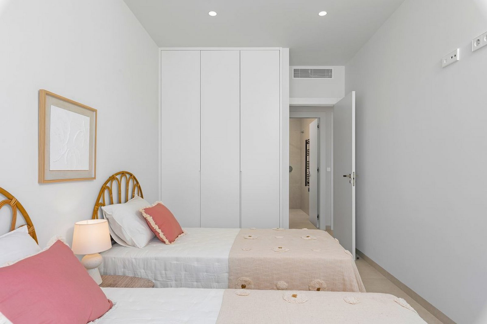 <p>Villa provided with 3 Bedrooms and 2 Bathrooms, private swimming pool and parking space on own plot. </p>