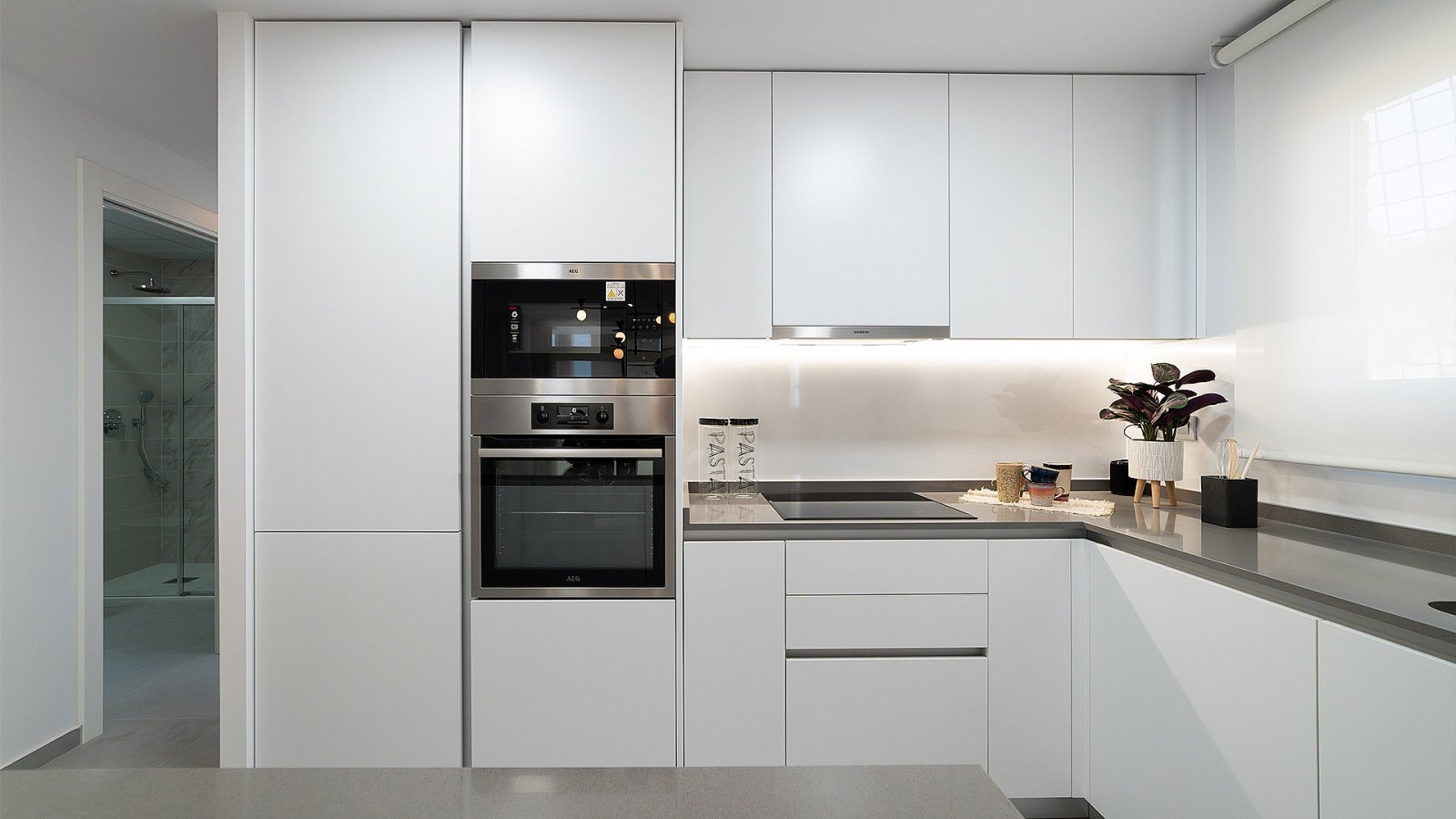 Elegante Wohnung mit 2 Schlafzimmern, Poolzugang und Stellplatz