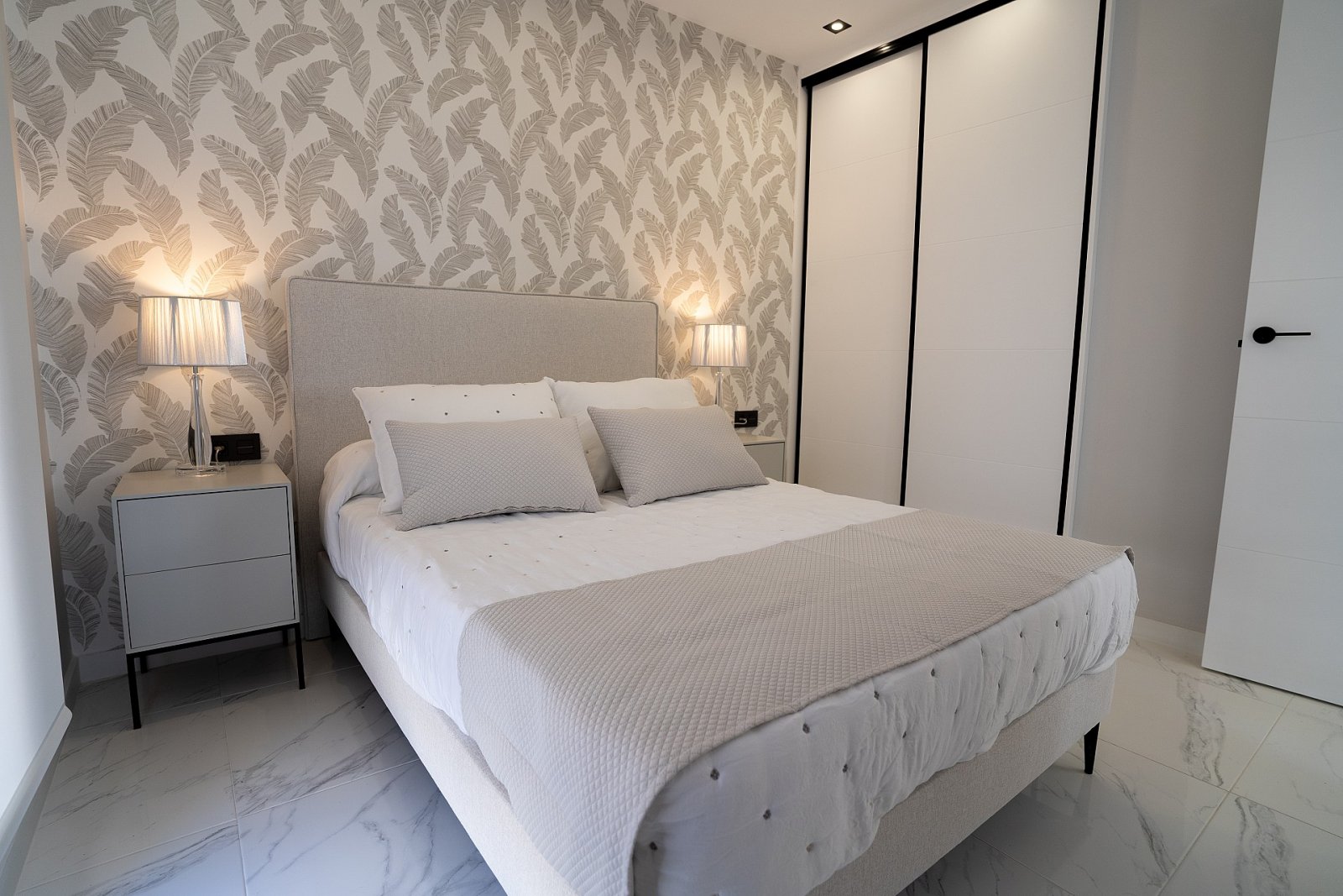 Stilvolles Apartment mit Gemeinschaftspool und Privatparkplatz