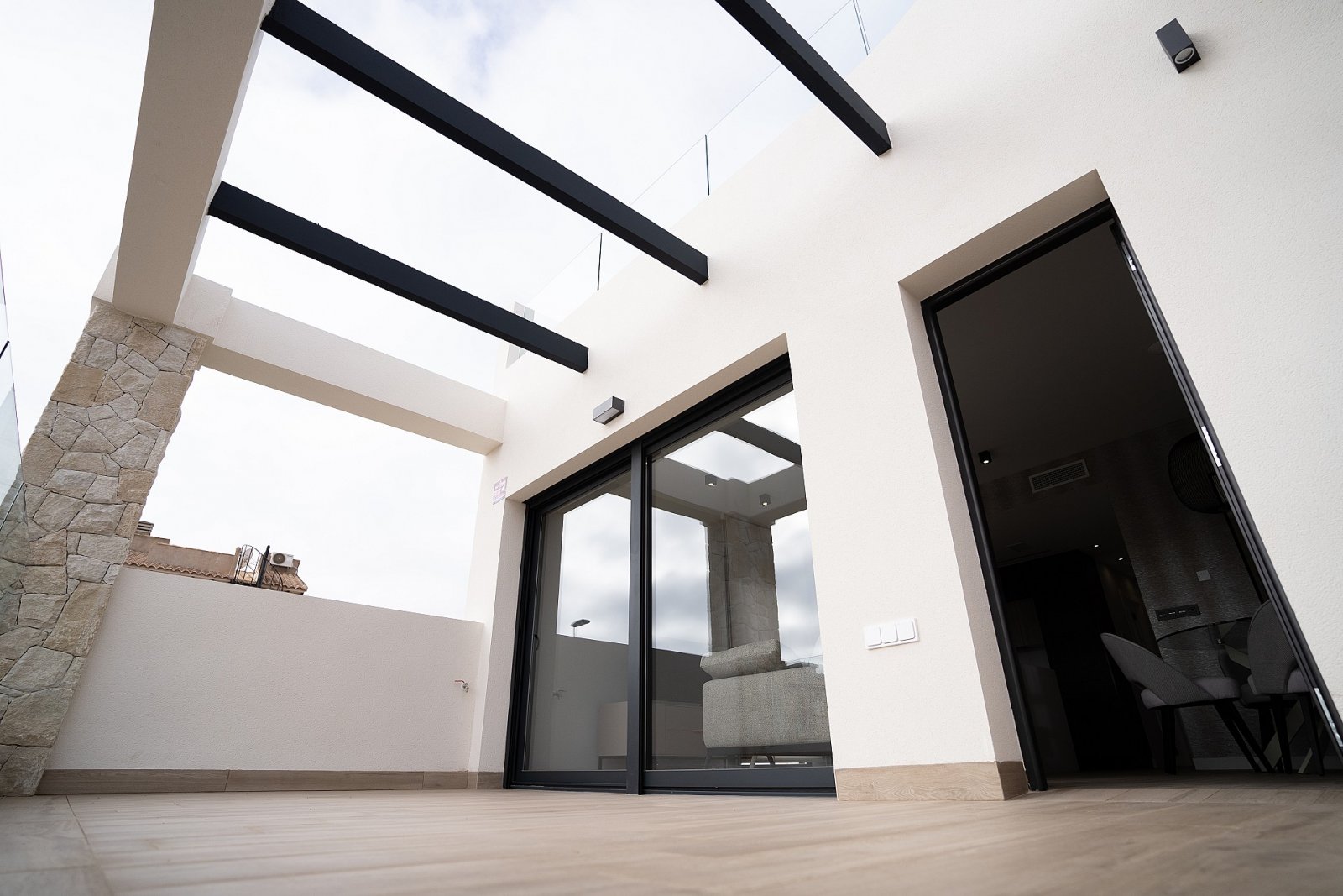 Hochwertige Apartments mit Solarium, Pool und Tiefgaragenstellplatz