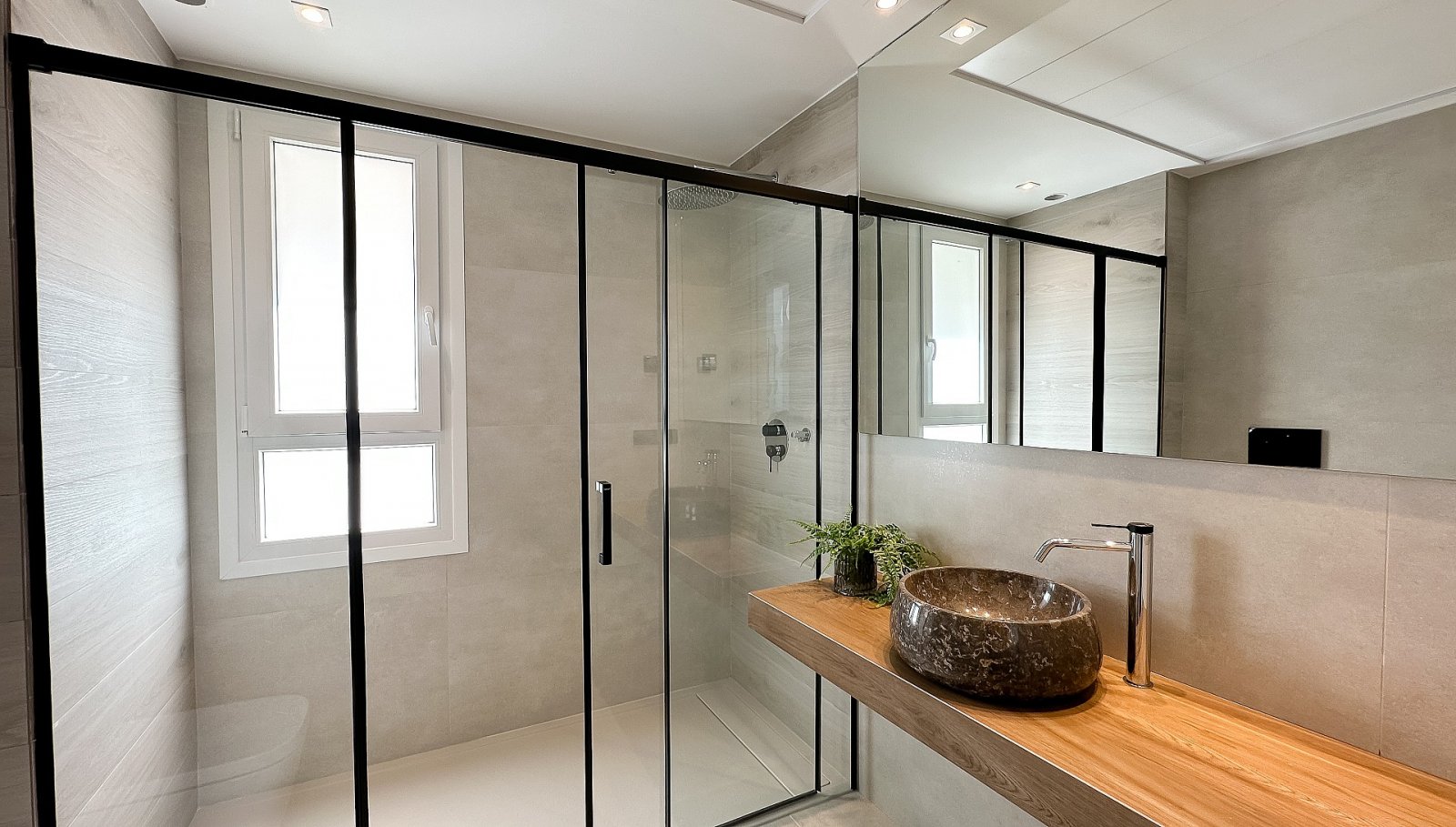 <p>Villa provided with 3 Bedrooms and 2 Bathrooms, private swimming pool and parking space on own plot. </p><p>Semi-detached villas with private po...