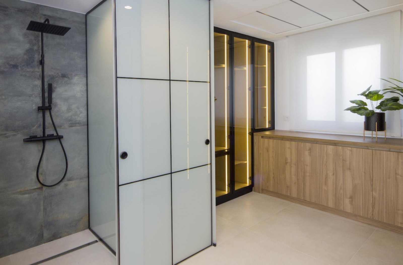 <p>Villa provided with 3 Bedrooms and 3 Bathrooms, private swimming pool and parking space on own plot. </p><p>Discover this beautiful property in ...