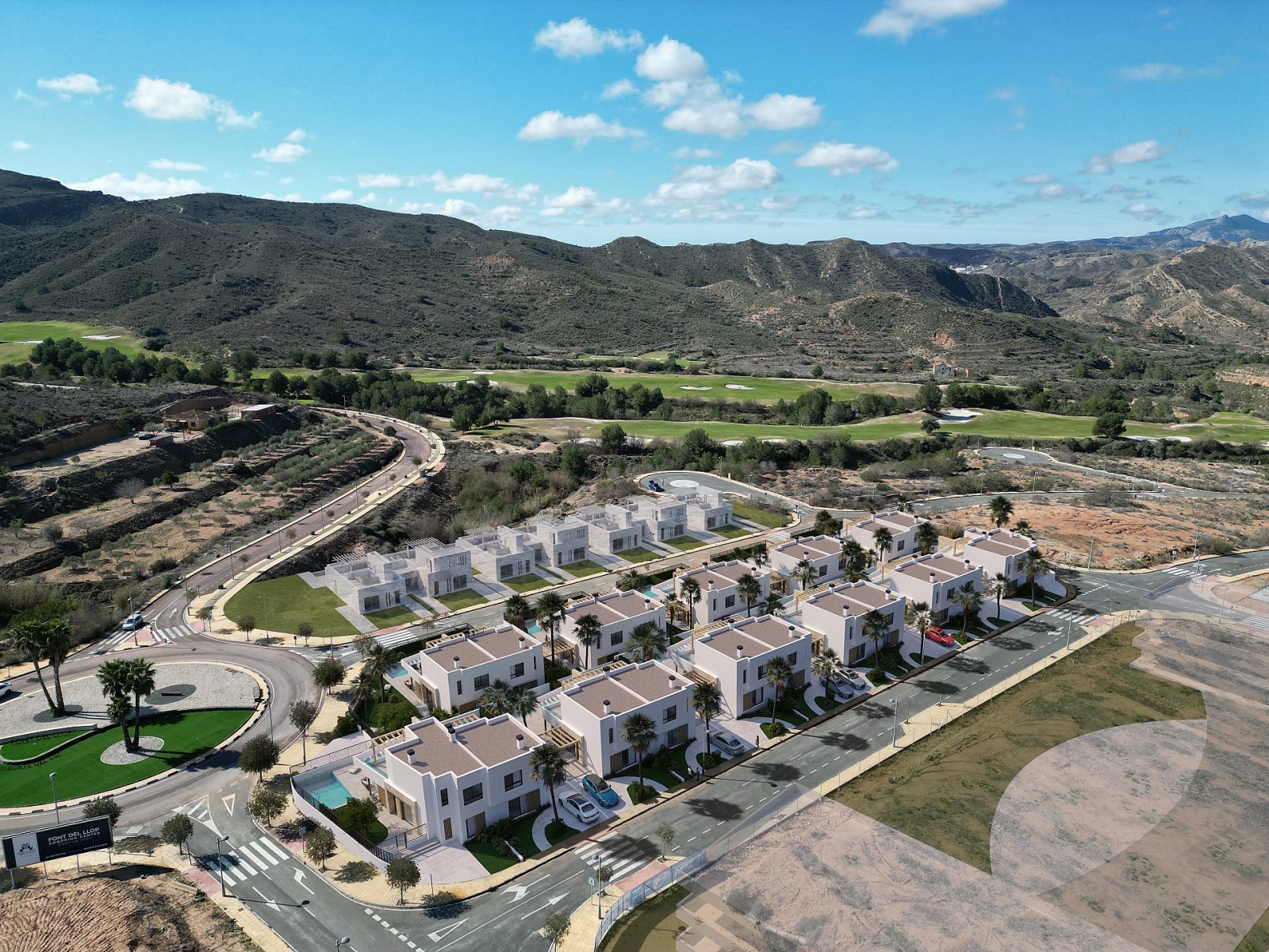 <p>Terraced villa provided with 3 Bedrooms and 2 Bathrooms, private swimming pool and parking space on own plot. </p><p>The new phase of semi-detac...