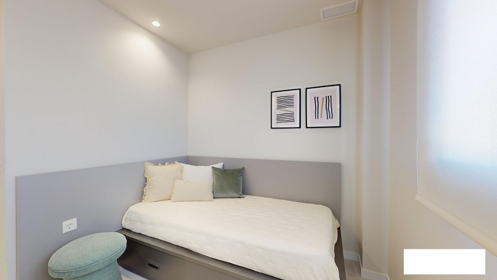 <p>Apartments - solarium provided with 2 Bedrooms and 2 Bathrooms, communal swimming pool and underground parking space with storage room. </p>