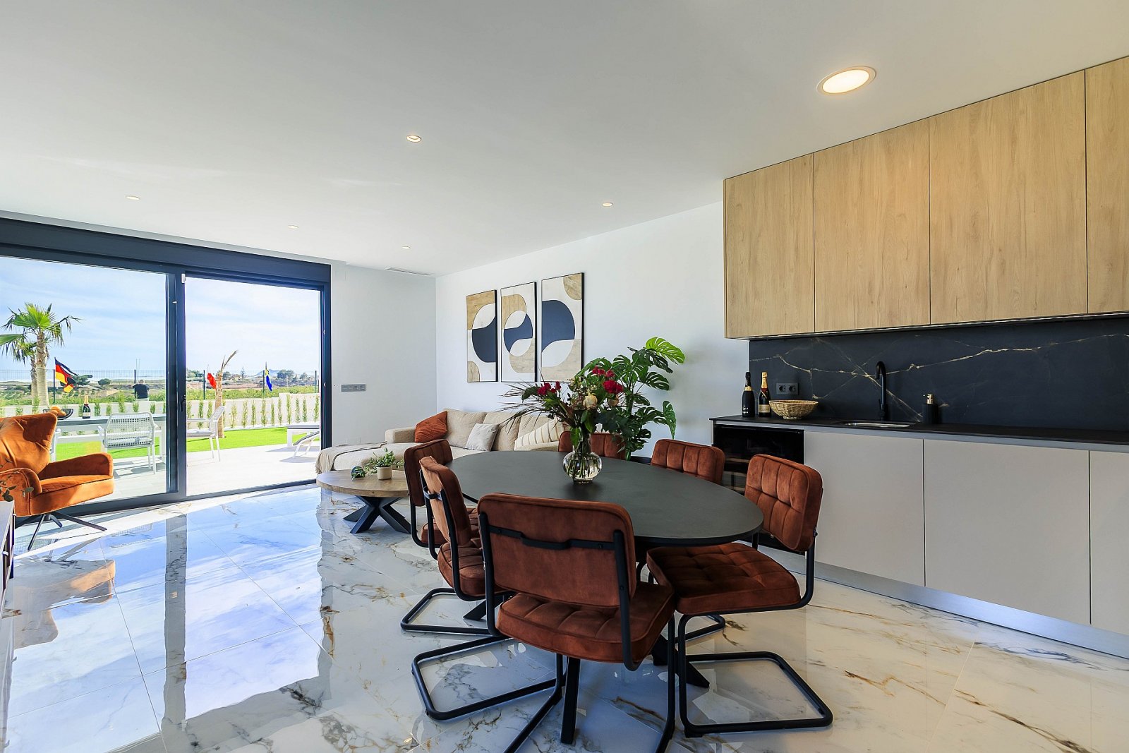 Stilvolle Villa mit großzügigen Wohnbereichen und Gemeinschaftspool