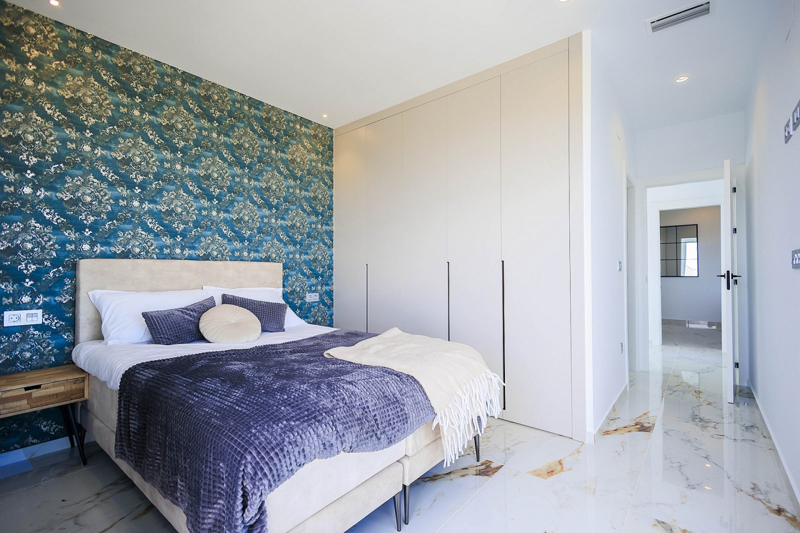 Stilvolle Villa mit großzügigen Wohnbereichen und Gemeinschaftspool