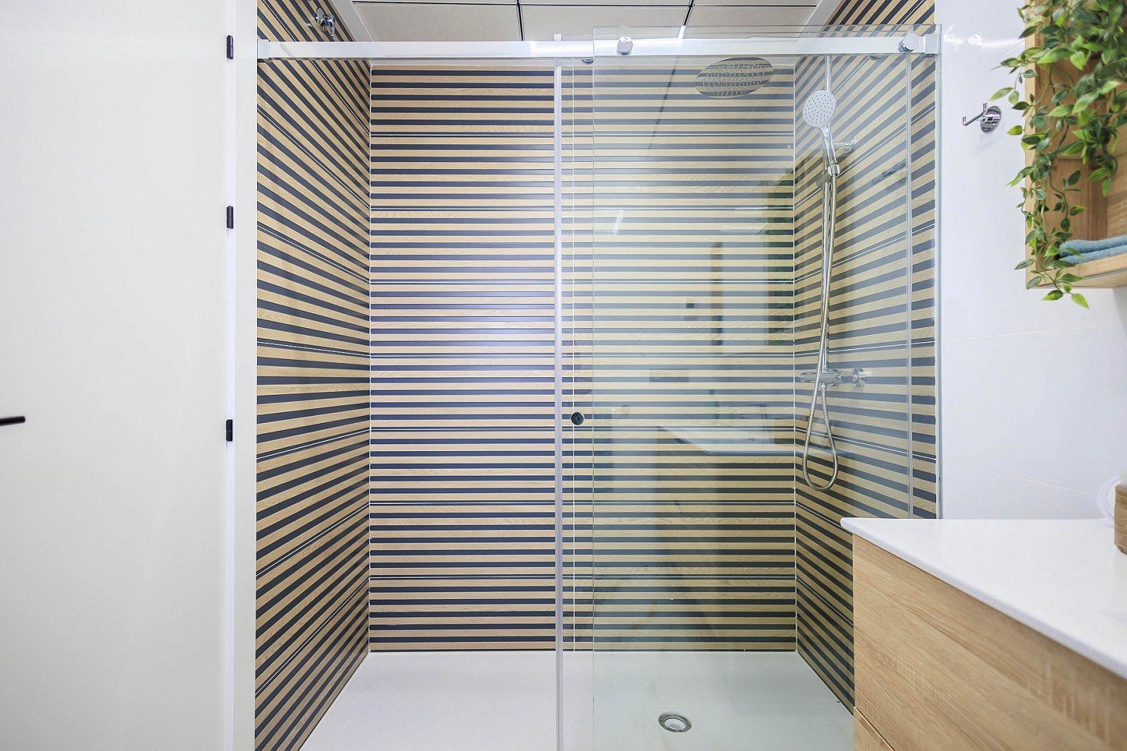 Stilvolle Villa mit großzügigen Wohnbereichen und Gemeinschaftspool